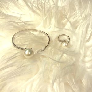 Set of white gold  10 k . Bracelet and Ring